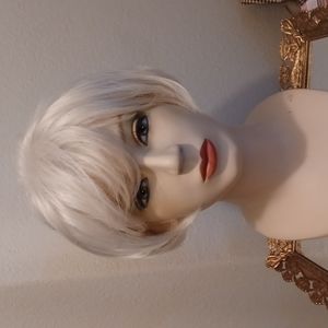 WIG Silver White Paula Young Size A Short Straight Bob